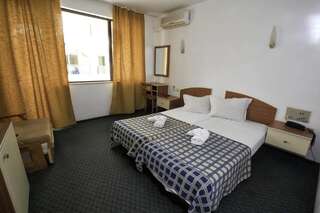 Отель Hotel Corona by Asteri Hotels Свети-Влас Двухместный номер с 1 кроватью или 2 отдельными кроватями-5