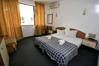 Отель Hotel Corona by Asteri Hotels Свети-Влас Двухместный номер с 1 кроватью или 2 отдельными кроватями-7