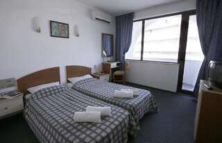 Отель Hotel Corona by Asteri Hotels Свети-Влас Двухместный номер с 1 кроватью или 2 отдельными кроватями-2